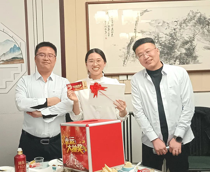 一等獎(jiǎng)1名:華為平板電腦